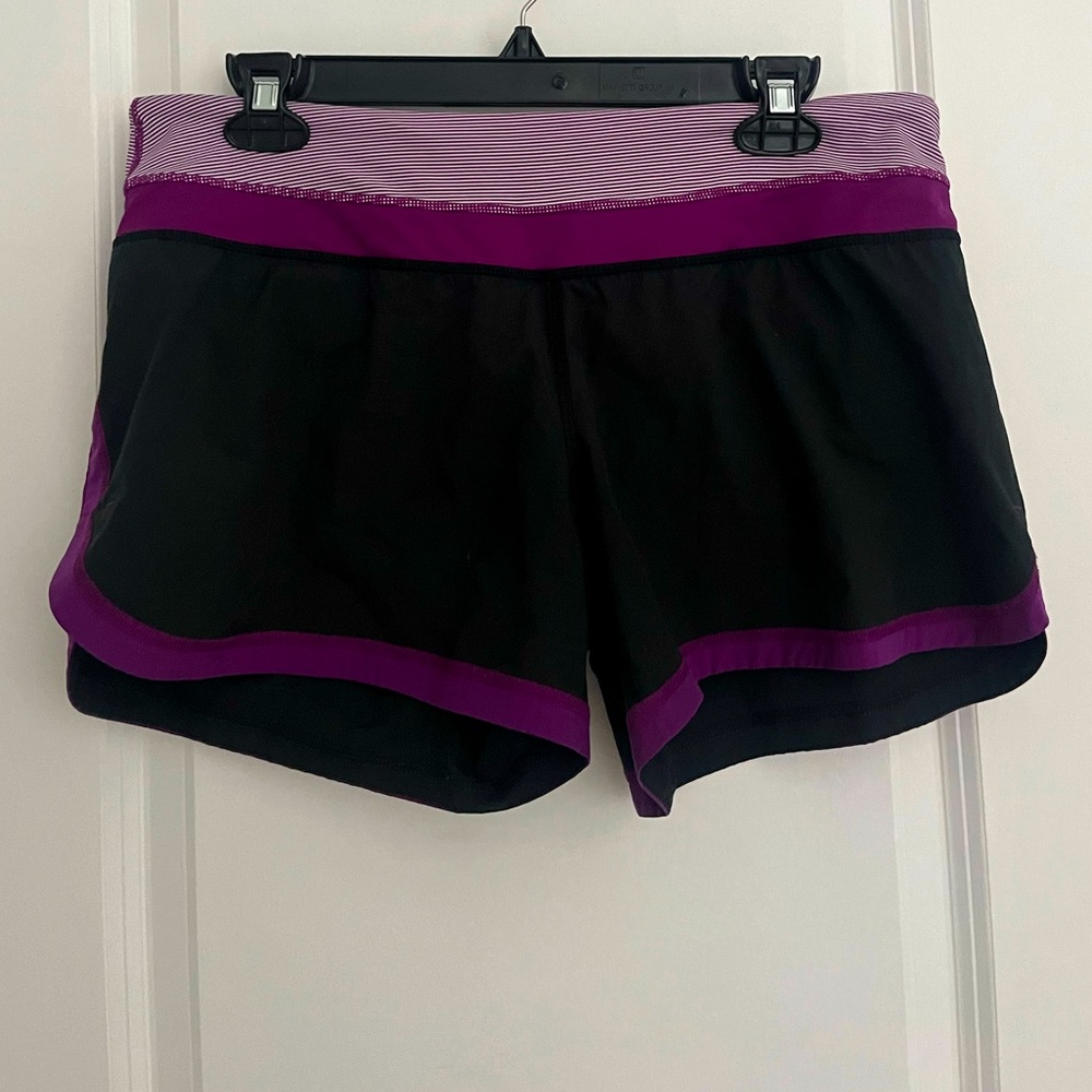 Lululemon discontinued style size 8 4 inch length athletic short